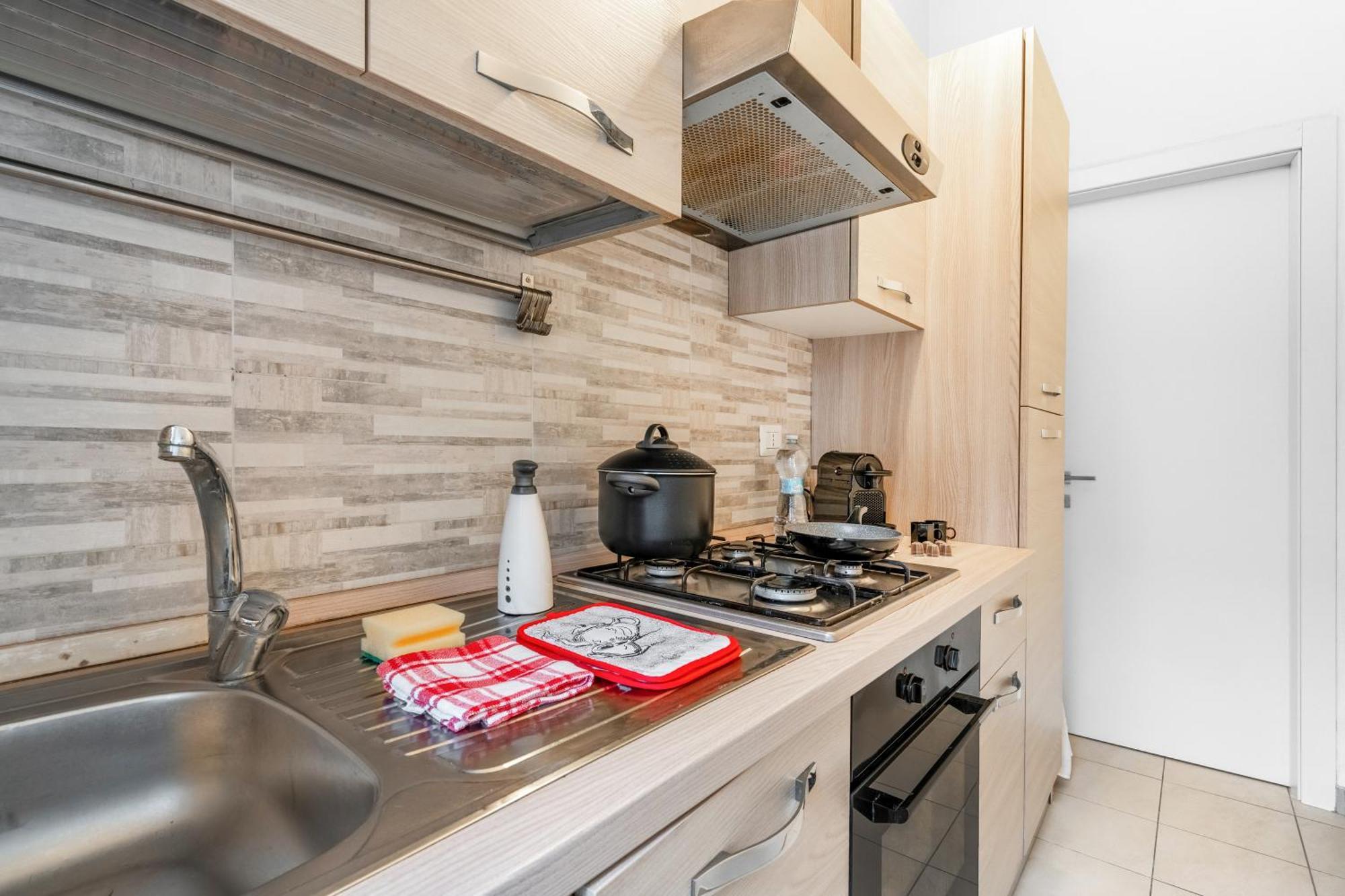 Navigli Duomo - Chateau Milan, Metro M2 E Parcheggio Gratuito Apartamento